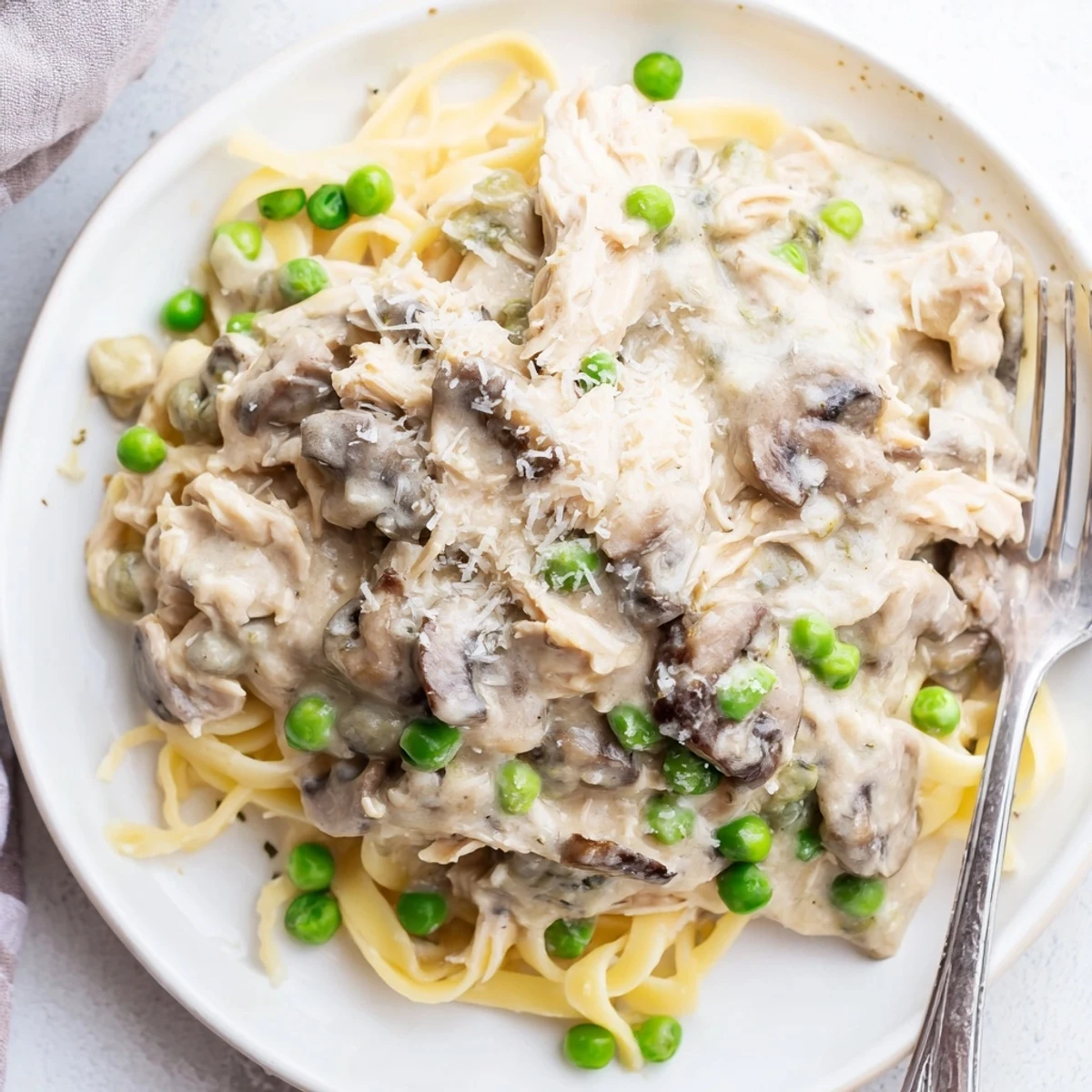A close-up view of the slow-cooker Creamy Chicken Alfredo, showcasing the creamy sauce and chicken.